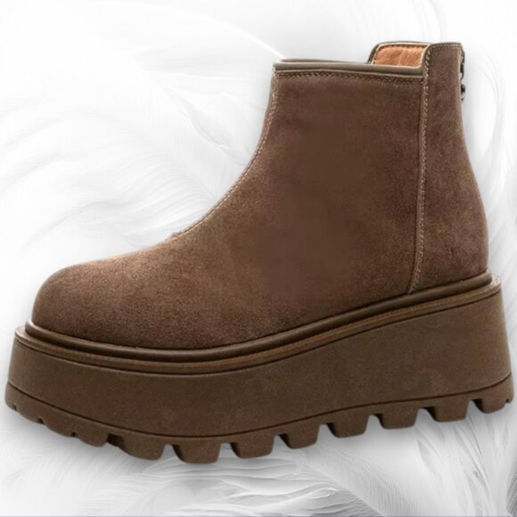 Brown Faux Suede Platform Winter Boots – Warm Lined, Size 8 - Picture 1 of 9